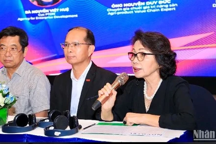 Các đại biểu thảo luận tại hội thảo.