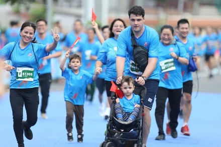 Giải chạy thu hút nhiều đối tượng tham gia.