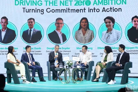 Các đại biểu tham gia trao đổi tại chương trình.