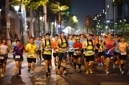 Các vận động viên tham gia giải chạy bộ đầu năm mới