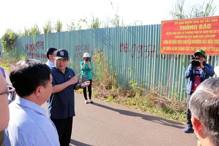 Đoàn đại biểu Quốc hội tỉnh Đồng Nai giám sát về công tác quản lý, sử dụng đất đai và xây dựng trái phép tại huyện Trảng Bom ngày 18/8/2022.