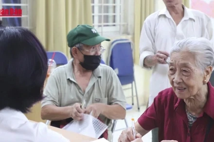 [Video] Thủ tướng chỉ đạo trả lương hưu tháng 5 vào cuối tháng 4