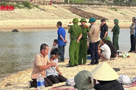 [Video] Tìm thấy thi thể hai học sinh mất tích khi tắm ở sông Dinh