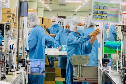 Bình Dương luôn nỗ lực cải thiện môi trường đầu tư, đồng hành cùng doanh nghiệp phát triển bền vững. Trong ảnh: Hoạt động sản xuất tại Công ty TNHH NTI Vina (Khu công nghiệp VSIP II)