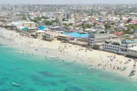 Một khu nghỉ dưỡng bên bờ biển ở thủ đô Mogadishu. (Ảnh: stratnews global)