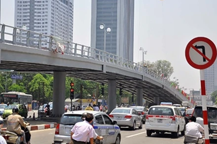 Cầu dầm thép chống ùn tắc trên đường Tây Sơn, Hà Nội. (Ảnh: VIỆT HÀ) 