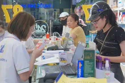 Để bảo đảm sức khỏe, bệnh nhân nên lựa chọn mua thuốc ở những nhà thuốc uy tín. (Ảnh THẾ KHẢI)