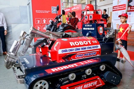Robot 114 là sản phẩm được Trường đại học Phòng cháy chữa cháy nghiên cứu, giới thiệu tại Triển lãm quốc tế về phương tiện PCCC và CNCH.