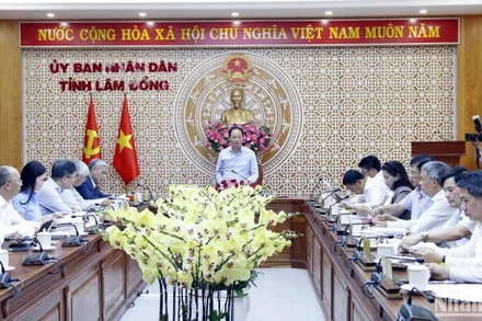 Quang cảnh buổi làm việc.