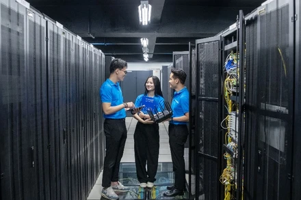 Đội ngũ kỹ sư trẻ của một đơn vị chuyên nghiên cứu, phát triển sản phẩm và giải pháp công nghệ. (Ảnh SƠN TÙNG)