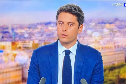 Ông Gabriel Attal trả lời phỏng vấn kênh truyền hình TF1 trong tối 16/1. Ông Gabriel Attal đã đắc cử trong cuộc bầu cử Quốc hội mới vừa qua, vừa được bầu làm Chủ tịch Nhóm Nghị sĩ của đảng cầm quyền Phục hưng.