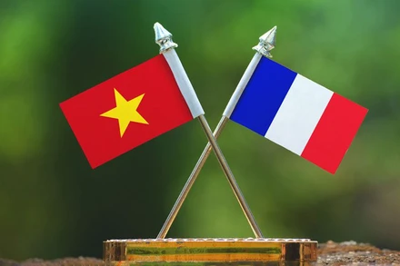 Quan hệ Việt Nam-Pháp, nhất là sau 10 năm thiết lập quan hệ Đối tác chiến lược (2014-2024), ngày càng phát triển tốt đẹp. Ngày 7/10/2024, dấu mốc mới trong quan hệ giữa hai nước được thiết lập trong chuyến thăm chính thức Pháp của Tổng Bí thư, Chủ tịch nước Tô Lâm. (Ảnh: Vietnam Briefing)