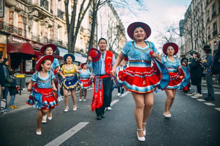 Lễ hội Carnaval Paris 2023 quy tụ hàng trăm vũ công, nghệ sĩ từ nhiều quốc gia tới tham dự.