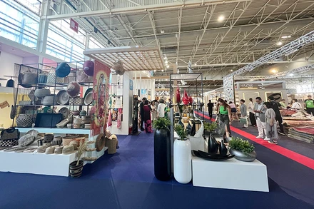 Hai cụm gian hàng Việt Nam hiện diện tại vị trí trung tâm trong khu vực Hall 8 – thuộc chủ đề Unique&Eclectic của triển lãm, thể hiện sự giao thoa các nền văn hóa từ khắp nơi trên thế giới, quy tụ các nhà trưng bày truyền cảm hứng và các sản phẩm tinh xảo, độc đáo, mang đậm màu sắc dân tộc.