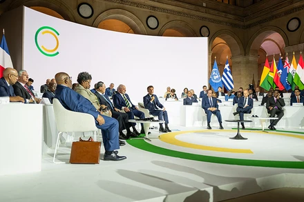 Các nước phát triển cam kết phấn đấu đạt mục tiêu huy động 100 tỷ USD tài chính cho khí hậu.