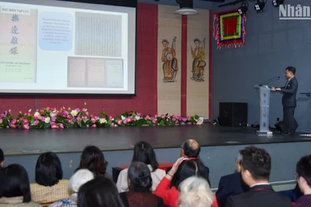  Tiến sĩ Phan Mạnh Dương giới thiệu về thân thế, cuộc đời, sự nghiệp và ảnh hưởng của danh nhân Lê Quý Đôn.