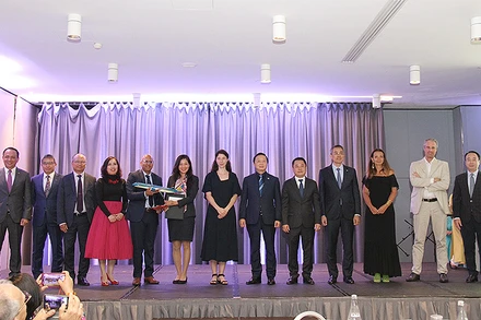 Vietnam Airlines đã phát huy hiệu quả vai trò là cầu nối hàng không, hỗ trợ thúc đẩy quan hệ hữu nghị hai nước Việt-Pháp ngày càng tốt đẹp hơn. (Ảnh: Khải Hoàn)