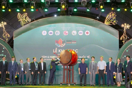 Nghi thức đánh trống khai mạc hội sâm và hương liệu, dược liệu quốc tế Thành phố Hồ Chí Minh năm 2024
