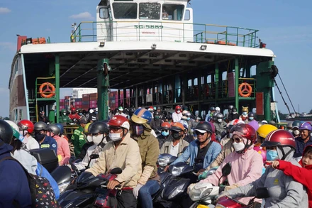 Theo ghi nhận của phóng viên Báo Nhân Dân, mặc dù lượng khách qua phà khá đông nhưng cơ bản không xảy ra ùn tắc. 