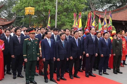 Lãnh đạo tỉnh Phú Thọ thành kính dâng hương tưởng nhớ công lao của Đức Quốc Tổ Lạc Long Quân và Tổ Mẫu Âu Cơ.