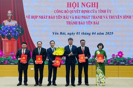 Ban Biên tập Báo Yên Bái ra mắt. (Ảnh: THANH SƠN)