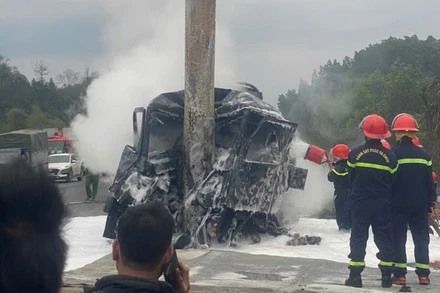 Lực lượng Phòng cháy chữa cháy tham gia cứu nạn. (Ảnh CTV)