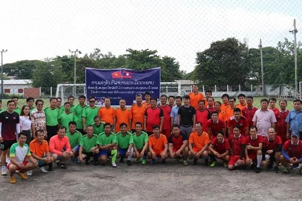 Các vận động viên và đại biểu tham gia buổi giao lưu.