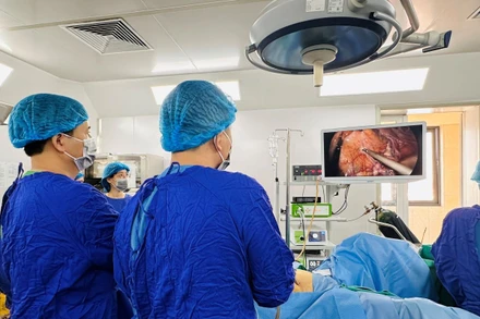 Một ca phẫu thuật nội soi tại Bệnh viện ung bướu Hà Nội