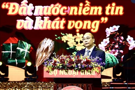 Chủ tịch nước Nguyễn Xuân Phúc phát biểu, chúc Tết bà con kiều bào. (Ảnh: TTXVN) 