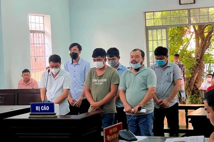 Các bị cáo tại phiên tòa. 