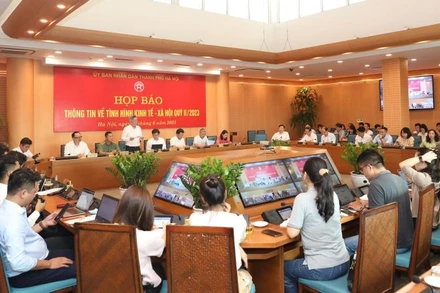 Quang cảnh buổi họp báo. 