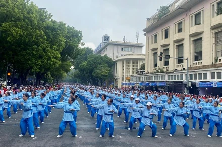 Một màn đồng diễn trong Ngày hội rèn luyện sức khỏe người cao tuổi Hà Nội năm 2023