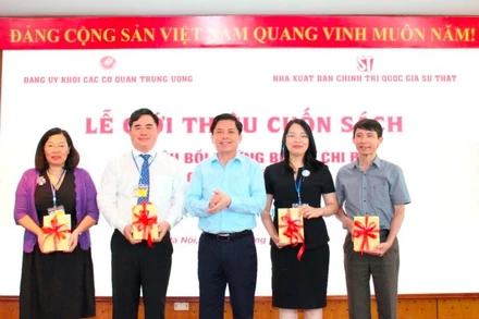 Ra mắt sách bồi dưỡng nghiệp vụ công tác đảng 