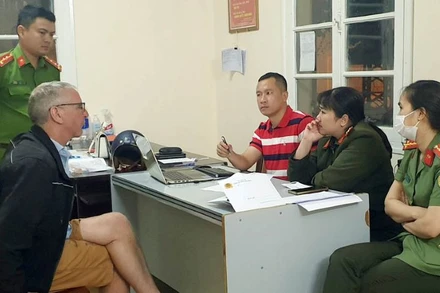 Nghi phạm Kenter JacoBus Johansen tại cơ quan điều tra.