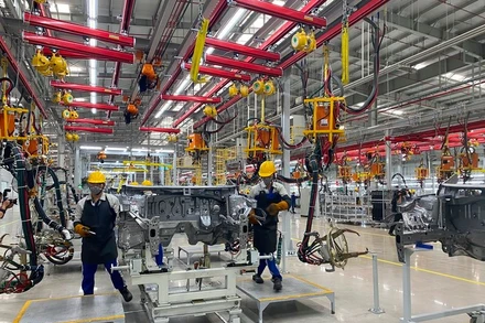 Dây chuyền sản xuất số 2 của Công ty cổ phần liên doanh ô-tô Hyundai Thành Công đã tạo nhiều việc làm cho người lao động.