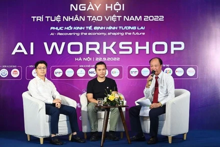 Các chuyên gia chia sẻ tại hội thảo.