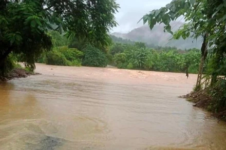 Mưa lớn ngập nhiều nơi tại địa bàn huyện Lương Sơn.