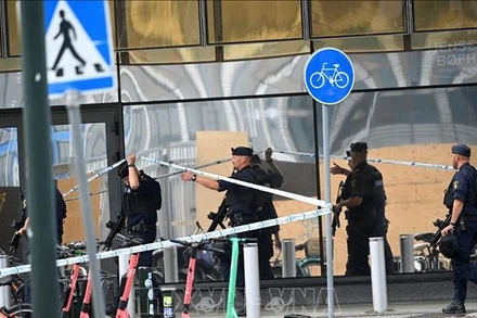 Cảnh sát phong tỏa hiện trường vụ nổ súng ở trung tâm thương mại thành phố Malmo. (Ảnh tư liệu - minh họa: REUTERS/TTXVN)