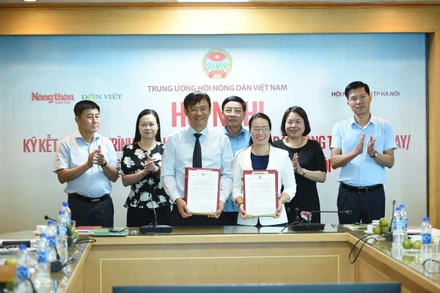 Hội nghị ký kết Chương trình phối hợp giữa Báo Nông thôn ngày nay/Dân Việt và Hội Nông dân thành phố Hà Nội.