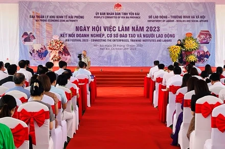 Các đại biểu tham gia ngày hội việc làm năm 2023.