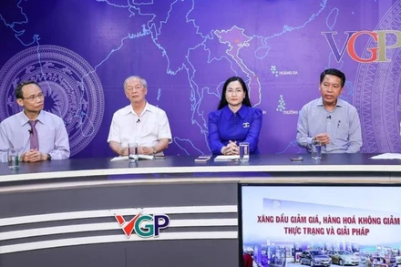 Tọa đàm: “Xăng dầu giảm giá, hàng hóa không giảm - Thực trạng và giải pháp”. (Ảnh: VGP)
