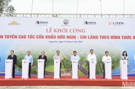 Thủ tướng Phạm Minh Chính và các đại biểu tham dự Lễ khởi công.