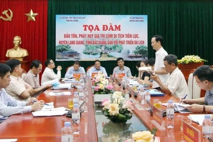 Các đại biểu dự tọa đàm.