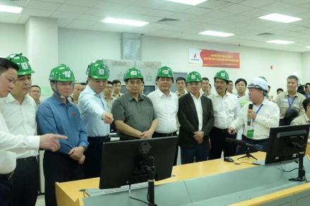 Thủ tướng Phạm Minh Chính thăm Phòng điều khiển trung tâm Nhà máy Nhiệt điện Thái Bình 2.