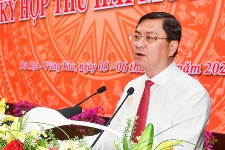 Đồng chí Nguyễn Công Vinh, Phó Chủ tịch Ủy ban nhân dân tỉnh phát biểu tại kỳ họp.