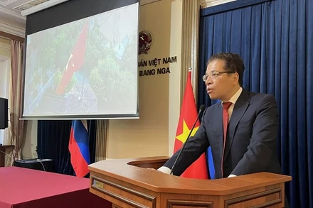 Đại sứ Đặng Minh Khôi phát biểu ý kiến. (Ảnh: THANH THỂ)