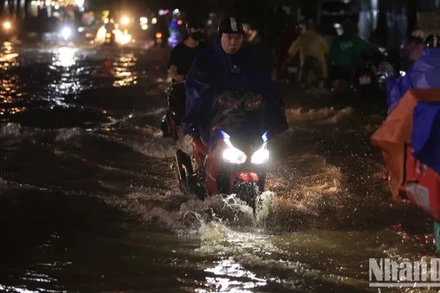 Dự báo từ ngày 7 đến sáng 9/9, ở khu vực Bắc Bộ và Thanh Hóa có mưa lớn phổ biến từ 100-350mm, có nơi trên 500mm.