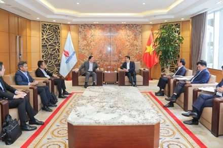 Chủ tịch Hội đồng thành viên Tập đoàn Dầu khí Việt Nam (PVN) Lê Mạnh Hùng vừa có buổi tiếp và làm việc với ông Thammasak Sethaudom, Chủ tịch kiêm Giám đốc điều hành Tập đoàn SCG (Thái Lan).