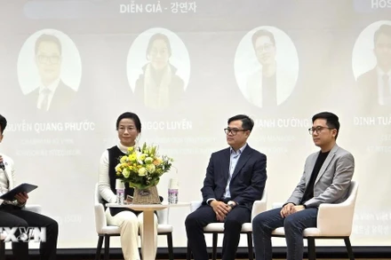 Các diễn giả tại buổi tọa đàm. (Ảnh: TXVN) 