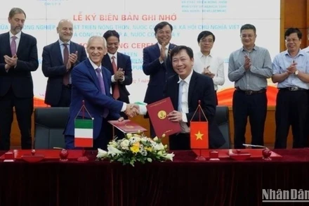 Lễ ký Biên bản ghi nhớ giữa Bộ Nông nghiệp và Phát triển nông thôn và Công ty Eni S.p.A (Italia)